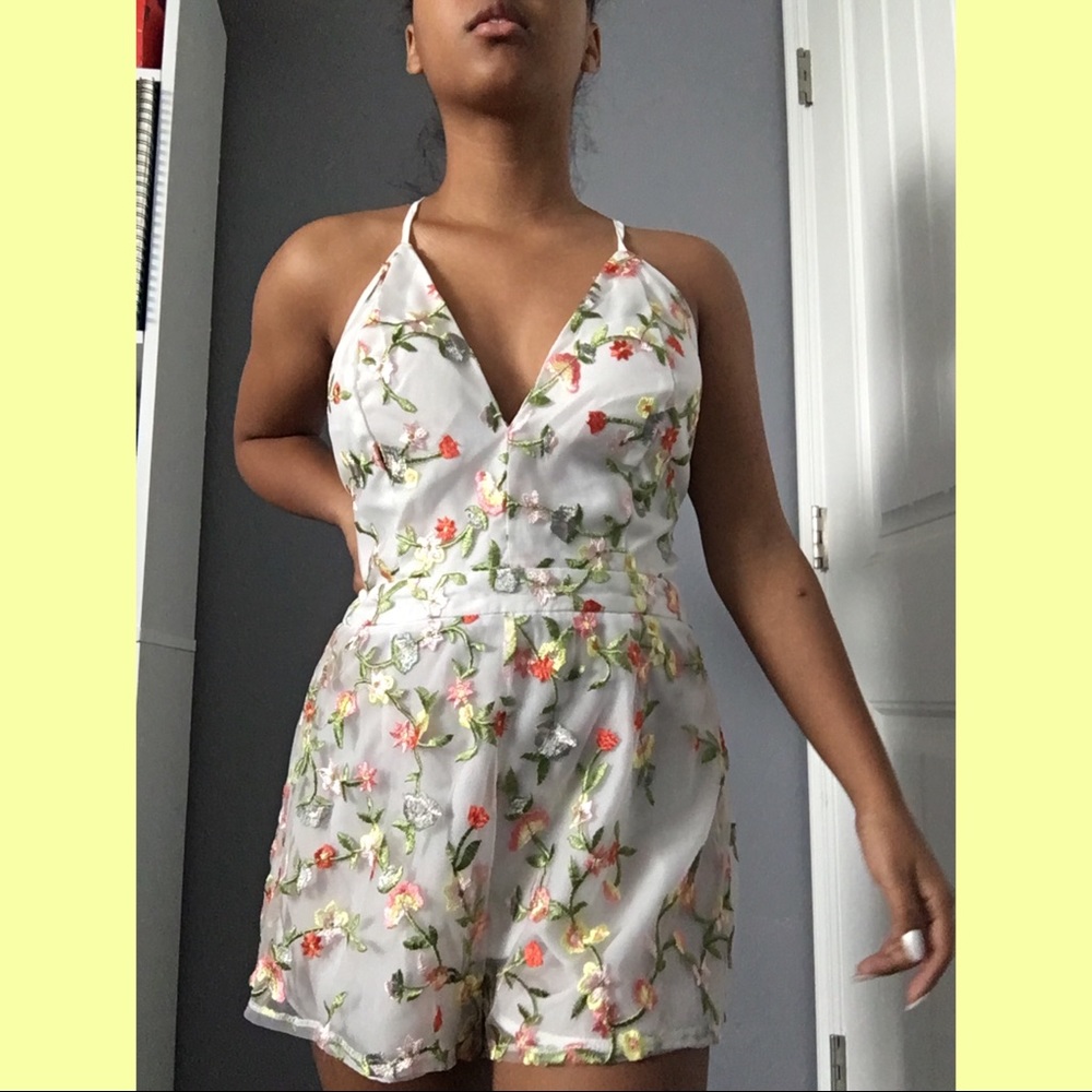 🌼🌸Fashion Nova Floral Romper🌼🌸